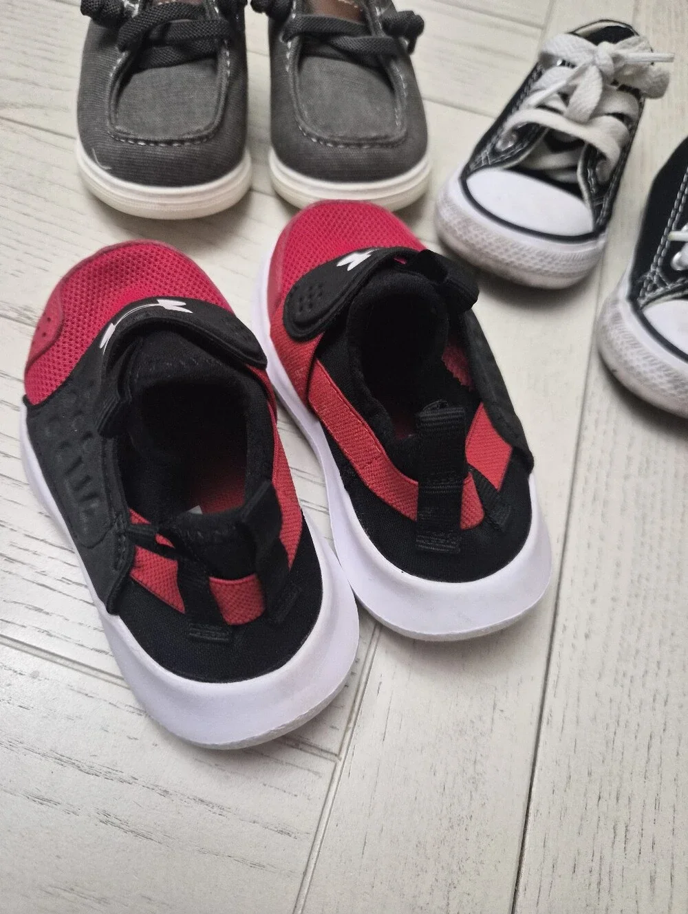 Converse pairs shoes